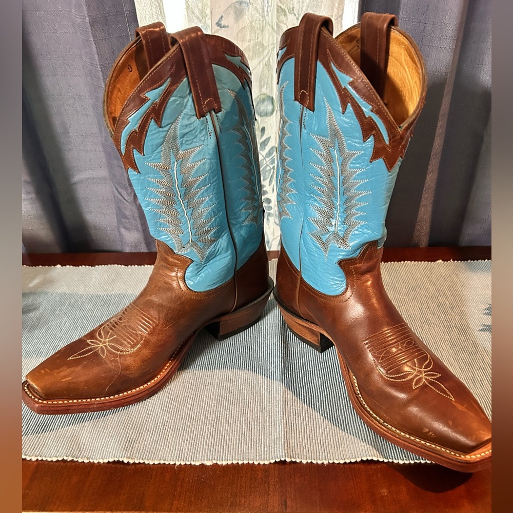 Tony Lama made in the USA gently used women’s boots.